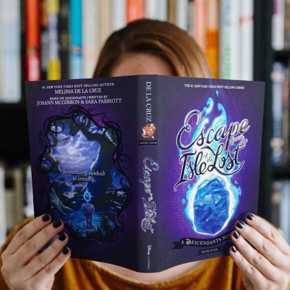 Disney 1& 4 Descendants Escape from the Isle of the Lost Hardcover Set Novels - Picture 2 of 3
